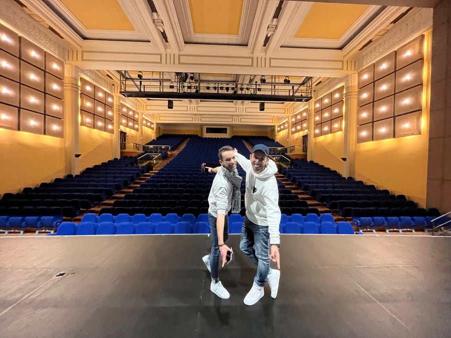 ON VOUS EMMÈNE